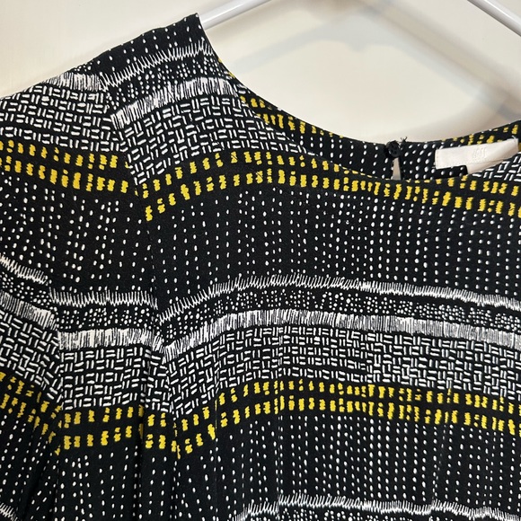 H&M three-quarter sleeve fit and flare dress - Picture 2 of 6